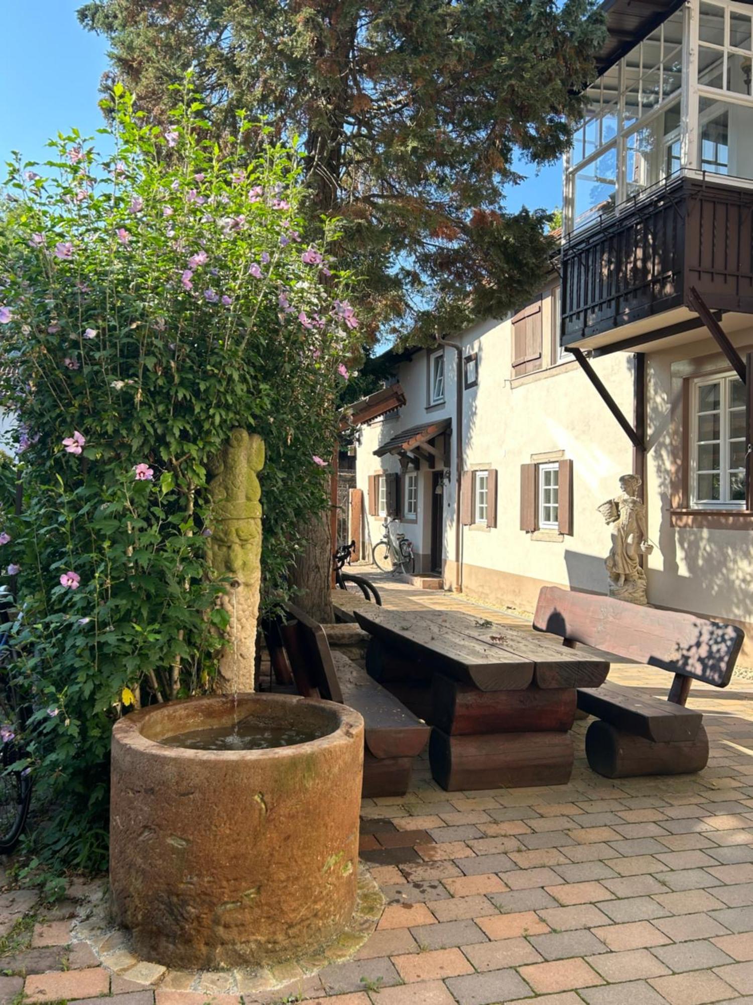 Exklusives Haus, Ruhig Gelegen Im Innenhof, Zentral, Lichtdurchflutet, Karlsruhe Bagian luar foto